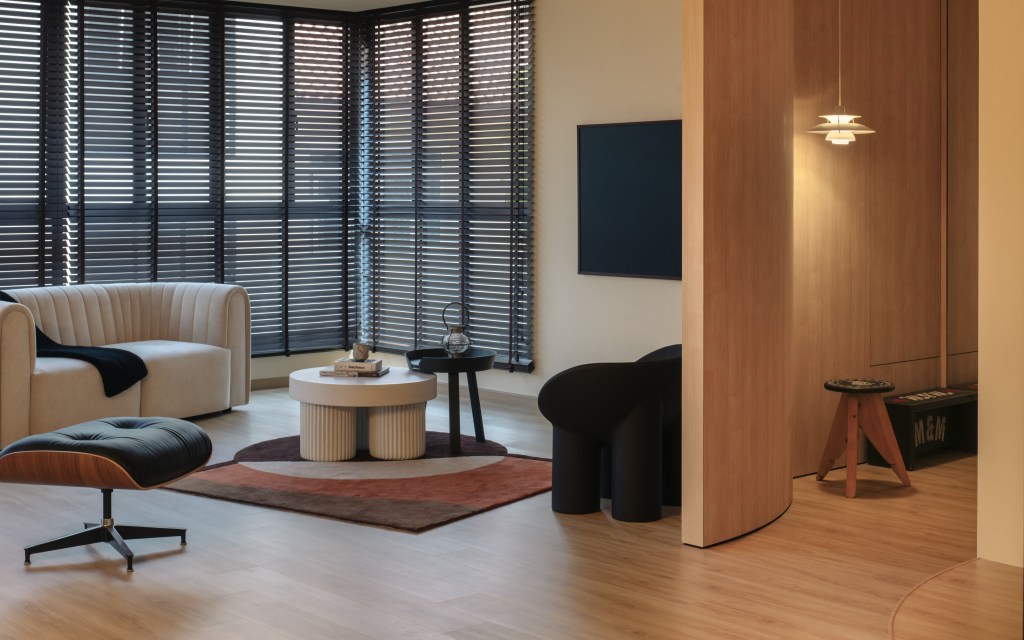 THE SOCIAL MEDIA INFLUENCE ON INTERIOR DESIGN: BEYOND THE FRAGMENTED ...